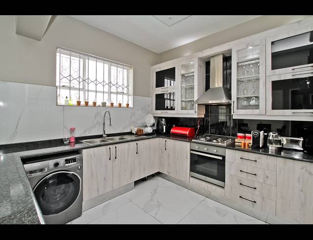 3 BEDROOM APARTMENT FOR SALE IN OBSERVATORY